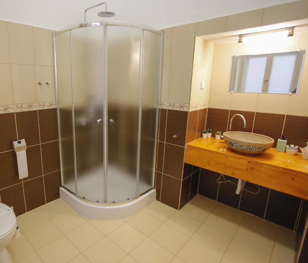 Urania Apartmanhaz Eger Exterior photo